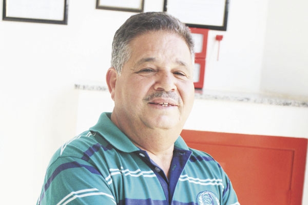 Um abraço especial neste domingo para o amigo, leitor e ouvinte Maurício de Paula Machado, o conhecido Mauricinho da Francana e dos sorteios, e que está aniversariando. Casado com a Ana Aparecida Machado, o casal tem 5 filhos: Maurício Júnior, Márcio, Mil